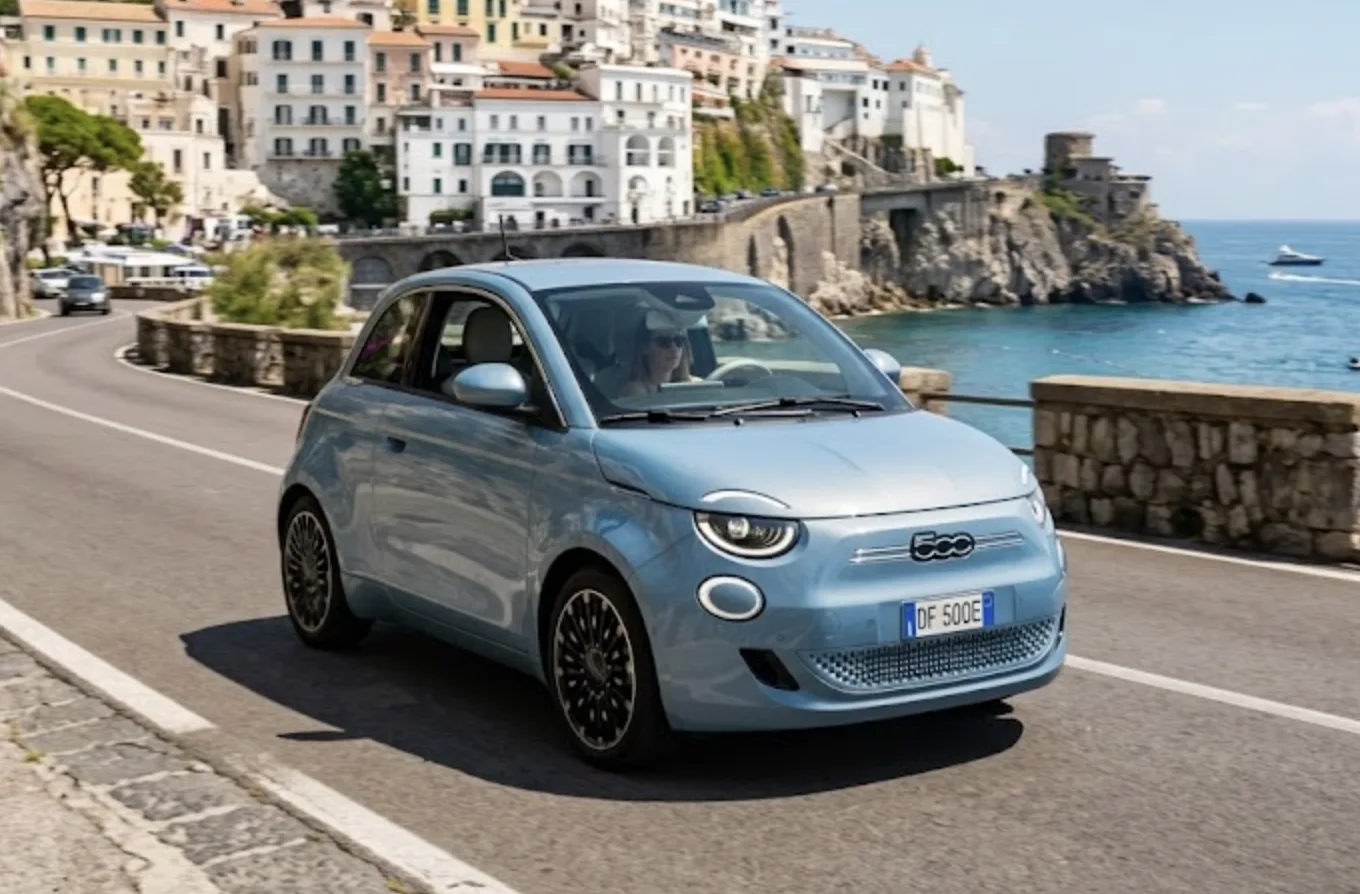 Boîte à fusibles Fiat 500 avec fusible F51 identifié pour reset module Blue&Me