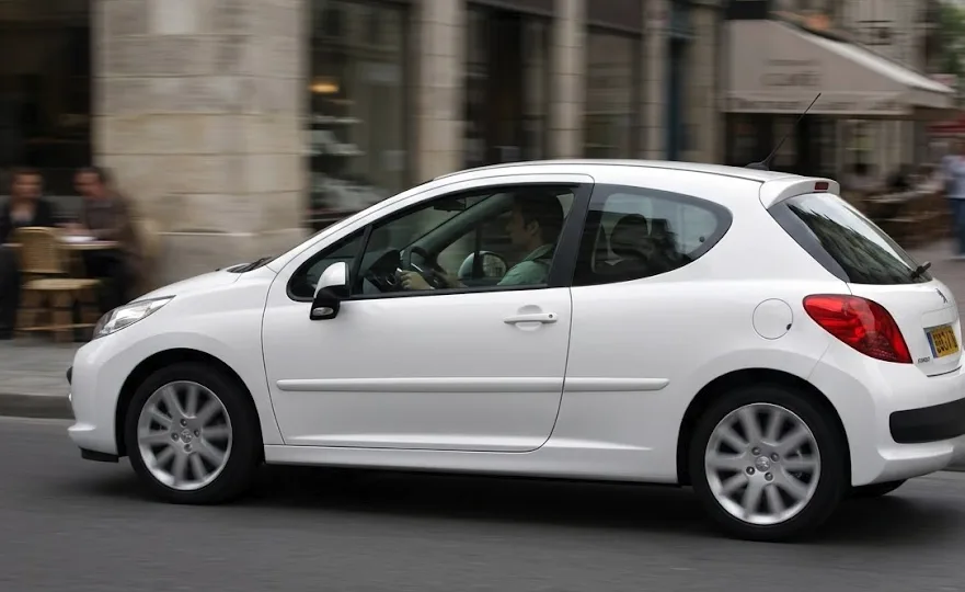 Chaîne de distribution Peugeot 207 THP déposée, tendeur défaillant visible
