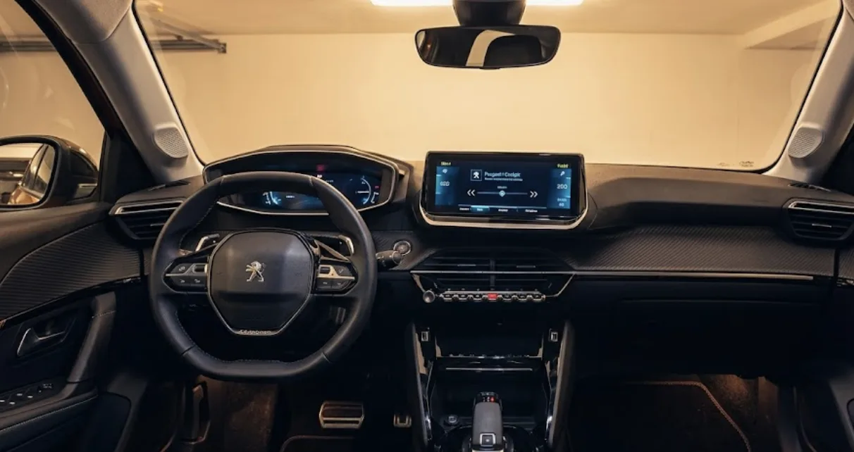Peugeot 208 finition Style : équipements, prix et pour qui