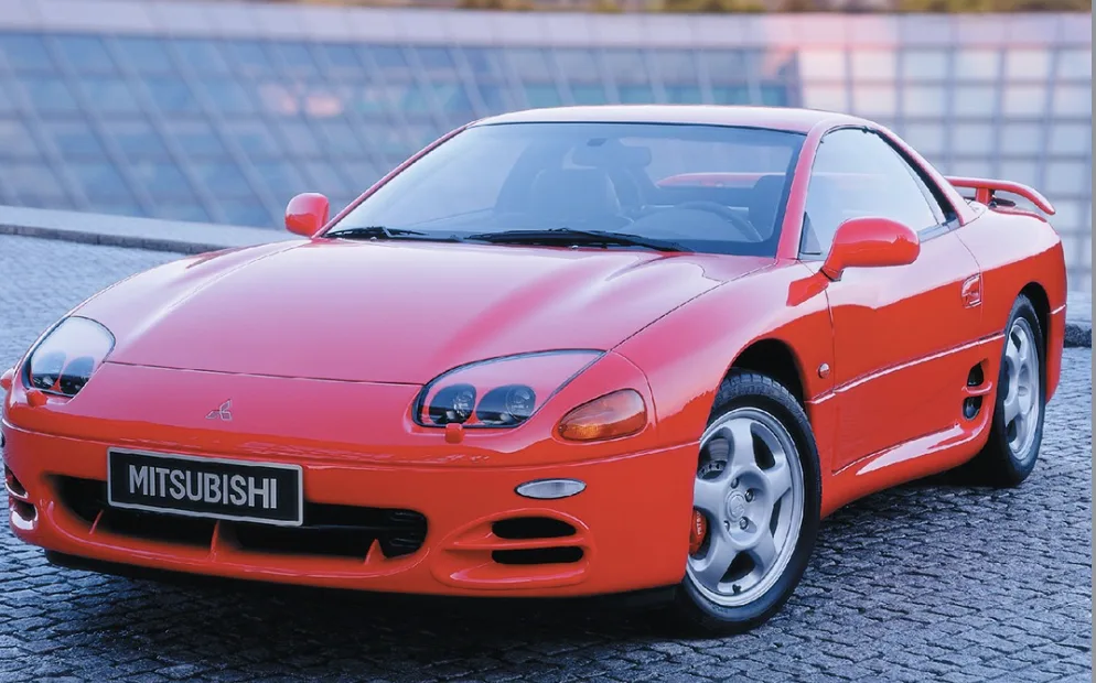 Salle des ventes aux enchères automobiles USS au Japon avec professionnels et boîtiers électroniques