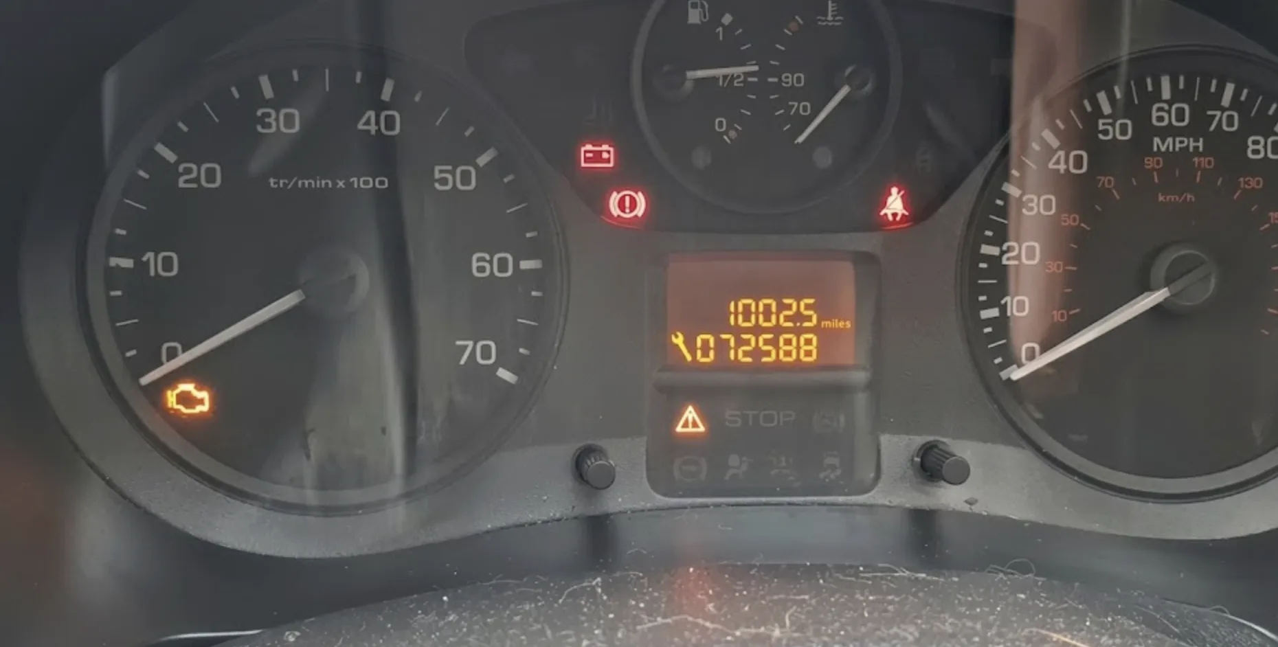 Voyants orange sur tableau de bord Peugeot