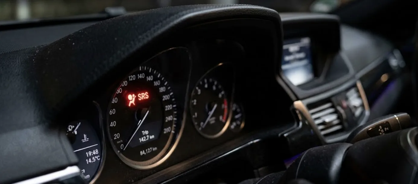 Comment éteindre le voyant SRS sur une Mercedes (avec ou sans valise) ?
